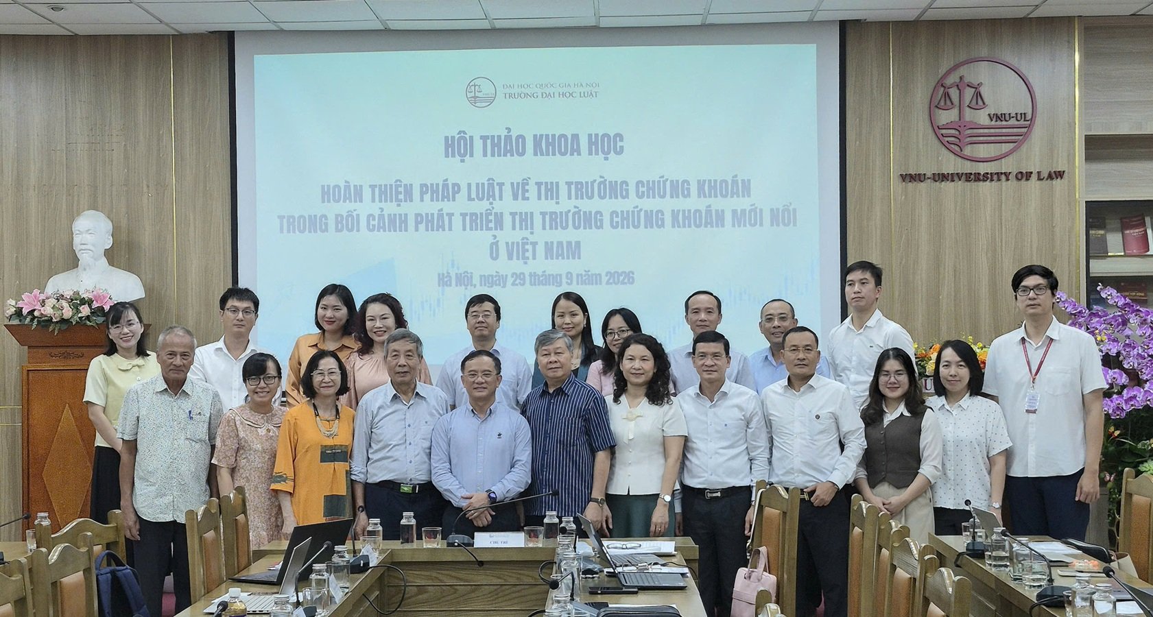 Hội thảo khoa học với chủ đề “Hoàn thiện pháp luật về thị trường chứng khoán trong bối cảnh phát triển thị trường chứng khoán mới nổi ở Việt Nam”. Hội thảo khoa học với chủ đề “Hoàn thiện pháp luật về thị trường chứng khoán trong bối cảnh phát triển thị trường chứng khoán mới nổi ở Việt Nam”.