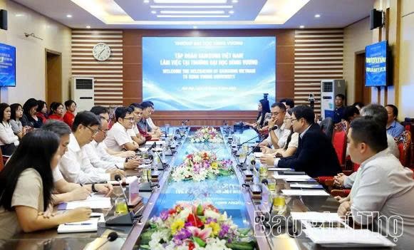 Đoàn công tác Tập đoàn Samsung Việt Nam làm việc tại Trường Đại học Hùng Vương. Đoàn công tác Tập đoàn Samsung Việt Nam làm việc tại Trường Đại học Hùng Vương.