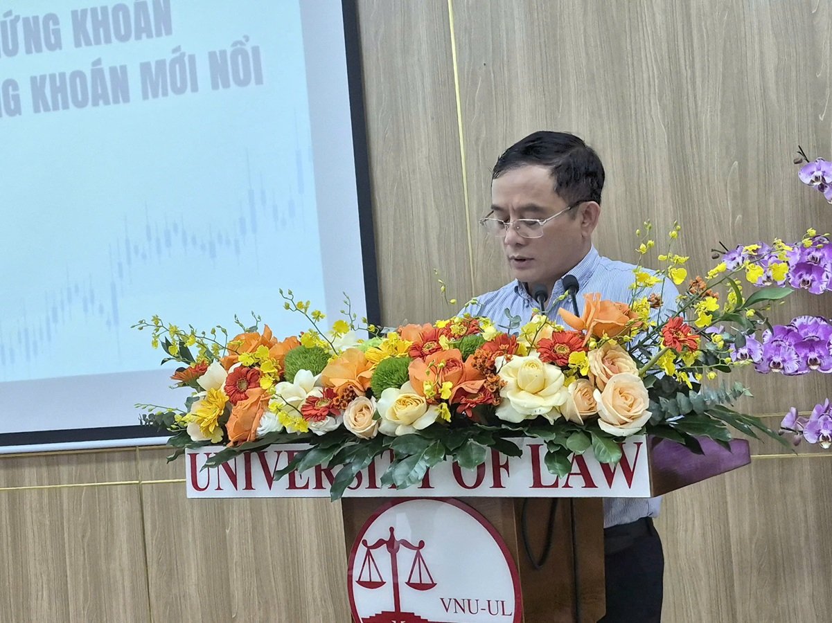 Phó Giáo sư, Tiến sĩ Nguyễn Tiến Vinh, Hiệu trưởng Trường Đại học Luật Phó Giáo sư, Tiến sĩ Nguyễn Tiến Vinh, Hiệu trưởng Trường Đại học Luật
