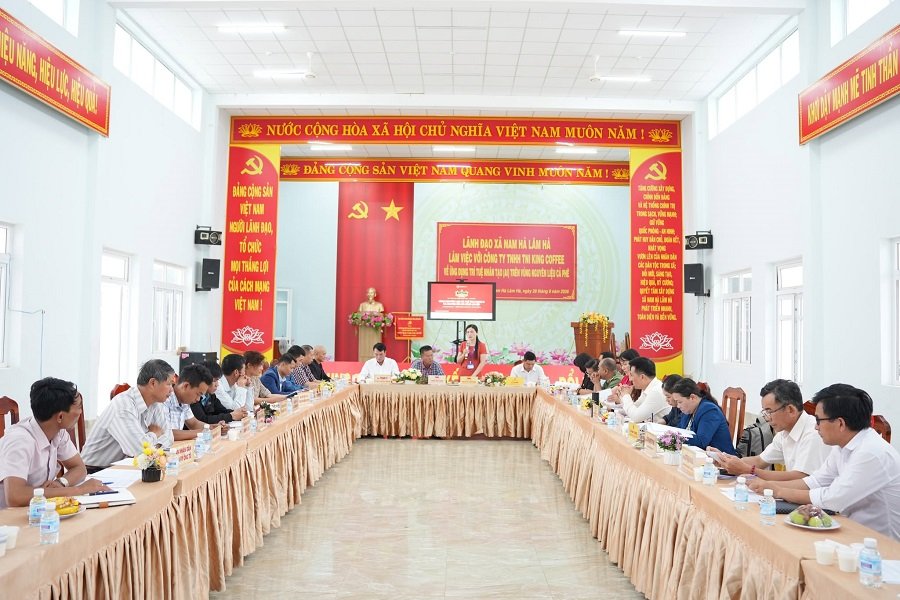 Quang cảnh buổi l&agrave;m việc.