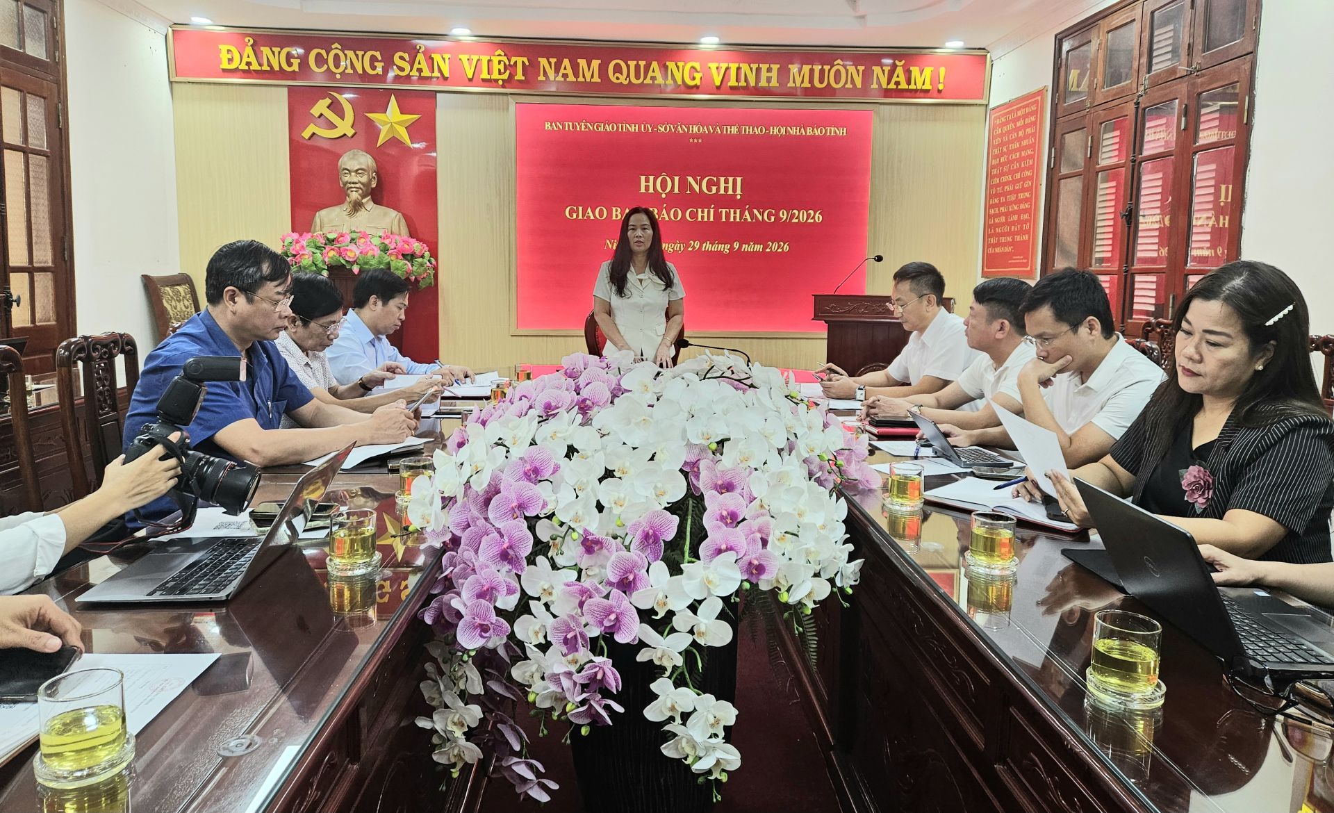 Ph&oacute; Trưởng ban Tuy&ecirc;n gi&aacute;o Tỉnh ủy Ninh B&igrave;nh, Nguyễn Thị Kim Phượng chủ tr&igrave; hội nghị.
