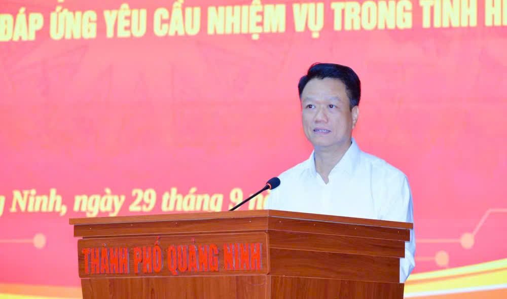 &Ocirc;ng Vũ Quang Trực, Ph&oacute; Chủ tịch Ủy ban MTTQ th&agrave;nh phố Quảng Ninh, ph&aacute;t biểu tại hội nghị
