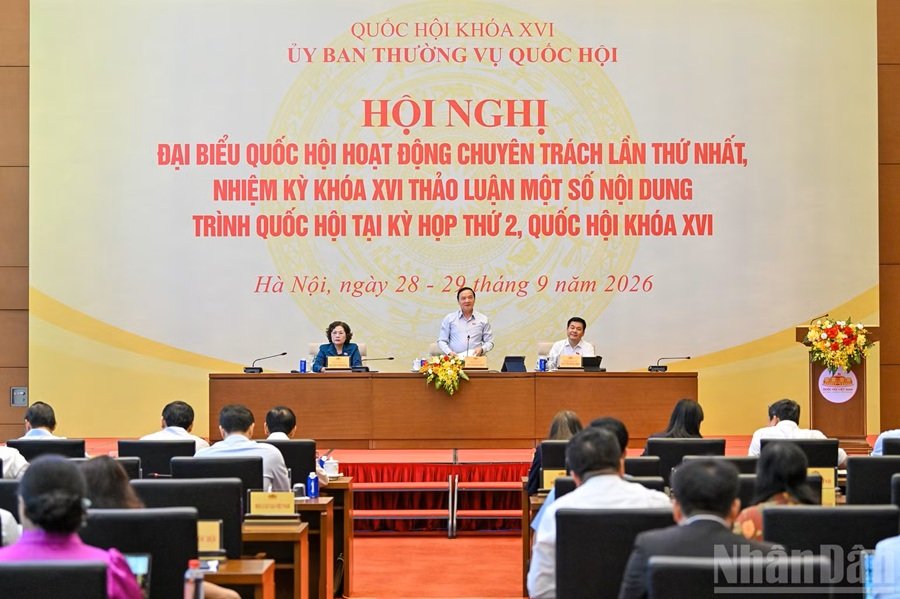 Ph&oacute; Chủ tịch Quốc hội Nguyễn Khắc Định điều h&agrave;nh hội nghị s&aacute;ng 29/9. (Ảnh: THỦY NGUY&Ecirc;N)
