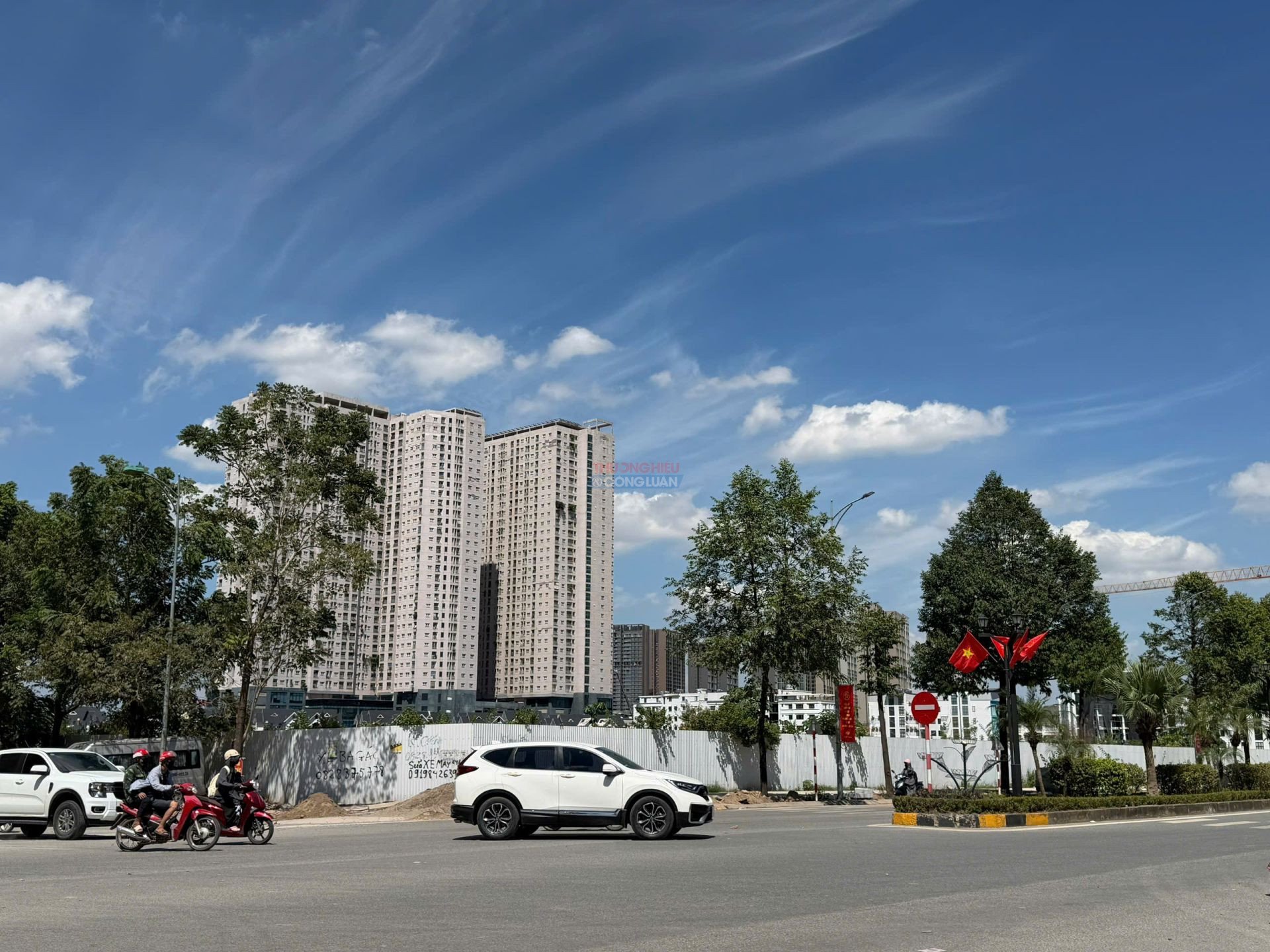 Nhà chung cư cần được nhìn nhận dưới hai khái niệm là niên hạn theo thiết kế ban đầu của công trình và niên hạn sử dụng thực tế. Hai thời hạn này có thể không trùng nhau. Nhà chung cư cần được nhìn nhận dưới hai khái niệm là niên hạn theo thiết kế ban đầu của công trình và niên hạn sử dụng thực tế. Hai thời hạn này có thể không trùng nhau.