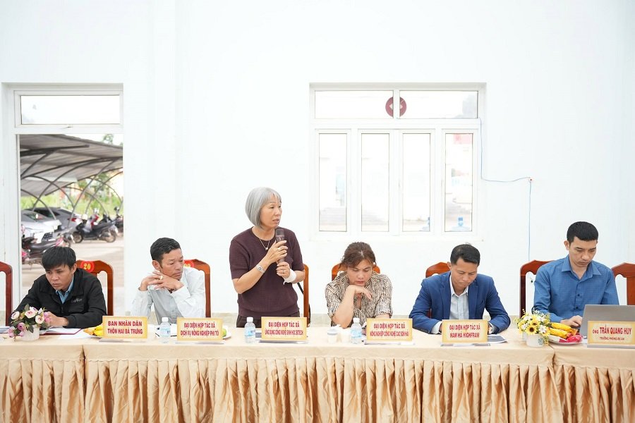 Đại diện c&aacute;c hợp t&aacute;c x&atilde; n&ocirc;ng nghiệp tr&ecirc;n địa b&agrave;n x&atilde;.