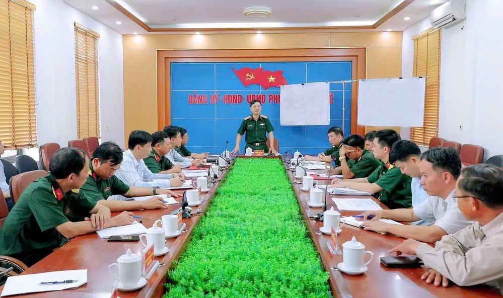 Trung tướng Lương Văn Kiểm, Tư lệnh Quân khu 3, phát biểu chỉ đạo tại buổi làm việc Trung tướng Lương Văn Kiểm, Tư lệnh Quân khu 3, phát biểu chỉ đạo tại buổi làm việc