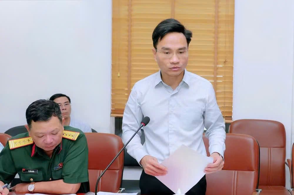 Ông Phạm Đình Huỳnh, Phó Bí thư Đảng ủy, Chủ tịch UBND phường Bình Khê, phát biểu tại buổi làm việc Ông Phạm Đình Huỳnh, Phó Bí thư Đảng ủy, Chủ tịch UBND phường Bình Khê, phát biểu tại buổi làm việc