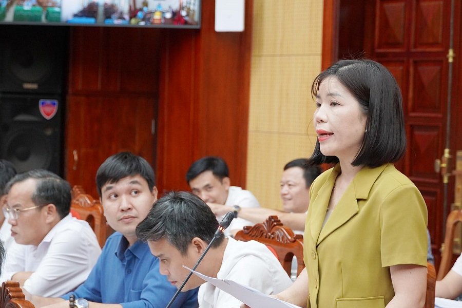Đại diện lãnh đạo các xã, phường phát biểu tại cuộc họp Đại diện lãnh đạo các xã, phường phát biểu tại cuộc họp