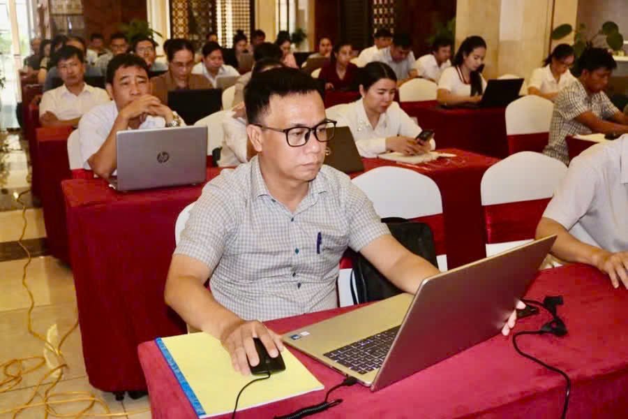 Học viên trực tiếp thực hành khai thác dữ liệu, xây dựng trợ lý trí tuệ nhân tạo tại lớp học Học viên trực tiếp thực hành khai thác dữ liệu, xây dựng trợ lý trí tuệ nhân tạo tại lớp học