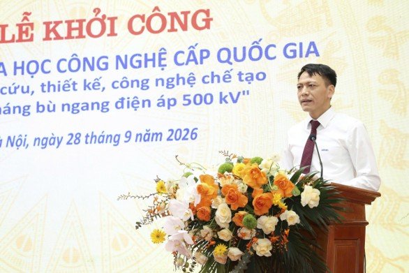 Tổng gi&aacute;m đốc EEMC Nguyễn Vũ Cường b&aacute;o c&aacute;o tổng quan về dự &aacute;n v&agrave; h&agrave;nh tr&igrave;nh l&agrave;m chủ c&ocirc;ng nghệ si&ecirc;u cao &aacute;p của Tổng c&ocirc;ng ty