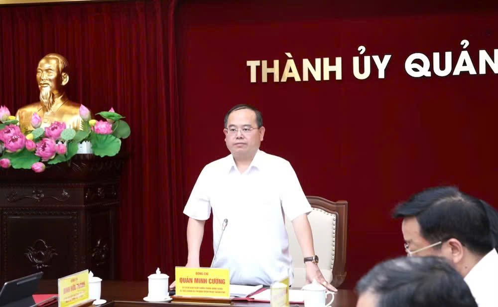 Ông Quản Minh Cường, Ủy viên Trung ương Đảng, Bí thư Thành ủy, Trưởng Đoàn ĐBQH thành phố Quảng Ninh, phát biểu chỉ đạo tại hội nghị Ông Quản Minh Cường, Ủy viên Trung ương Đảng, Bí thư Thành ủy, Trưởng Đoàn ĐBQH thành phố Quảng Ninh, phát biểu chỉ đạo tại hội nghị