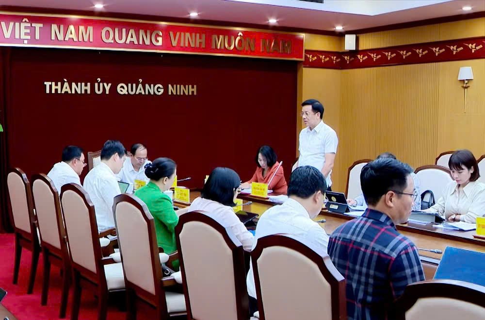 Ông Nguyễn Văn Hồi, Ủy viên BTV, Chủ nhiệm Ủy ban Kiểm tra Thành ủy Quảng Ninh, phát biểu tại hội nghị Ông Nguyễn Văn Hồi, Ủy viên BTV, Chủ nhiệm Ủy ban Kiểm tra Thành ủy Quảng Ninh, phát biểu tại hội nghị