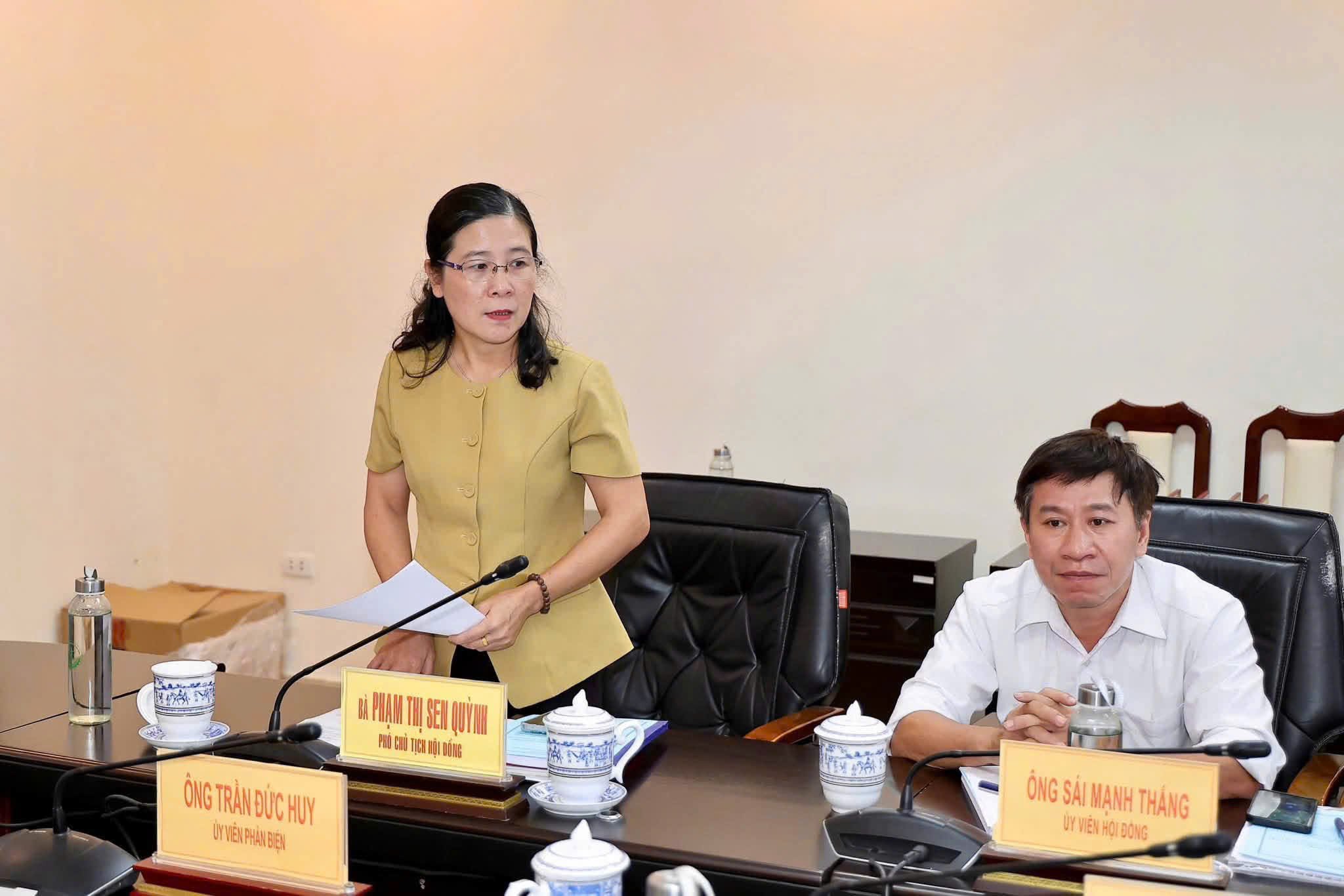 Bà Phạm Thị Sen Quỳnh, Phó Giám đốc Sở Khoa học và Công nghệ, Phó Chủ tịch Hội đồng phát biểu ý kiến. Bà Phạm Thị Sen Quỳnh, Phó Giám đốc Sở Khoa học và Công nghệ, Phó Chủ tịch Hội đồng phát biểu ý kiến.