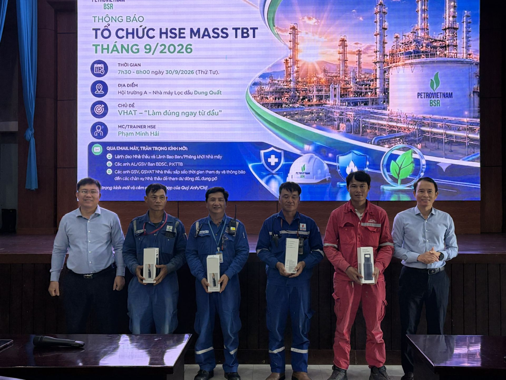 BSR biểu dương, khen thưởng các cá nhân nhà thầu có đóng góp tích cực trong công tác ATLĐ và xây dựng văn hóa an toàn tại NMLD Dung Quất. BSR biểu dương, khen thưởng các cá nhân nhà thầu có đóng góp tích cực trong công tác ATLĐ và xây dựng văn hóa an toàn tại NMLD Dung Quất.