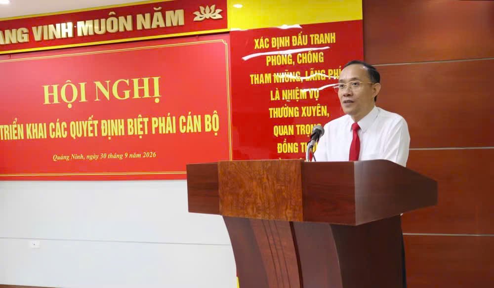 Ông Dương Mạnh Cường, Ủy viên Ban Thường vụ, Trưởng Ban Nội chính Thành ủy Quảng Ninh, phát biểu tại hội nghị Ông Dương Mạnh Cường, Ủy viên Ban Thường vụ, Trưởng Ban Nội chính Thành ủy Quảng Ninh, phát biểu tại hội nghị