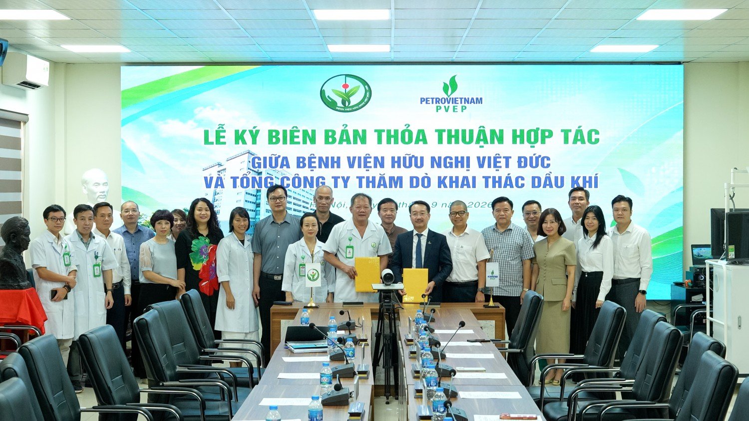 hỏa thuận hợp tác tạo tiền đề để PVEP và Bệnh viện Hữu nghị Việt Đức tăng cường kết nối, chia sẻ nguồn lực và kinh nghiệm, qua đó triển khai các chương trình hợp tác phù hợp với nhu cầu thực tiễn và thế mạnh của mỗi đơn vị. Ảnh: Trần Trung hỏa thuận hợp tác tạo tiền đề để PVEP và Bệnh viện Hữu nghị Việt Đức tăng cường kết nối, chia sẻ nguồn lực và kinh nghiệm, qua đó triển khai các chương trình hợp tác phù hợp với nhu cầu thực tiễn và thế mạnh của mỗi đơn vị. Ảnh: Trần Trung