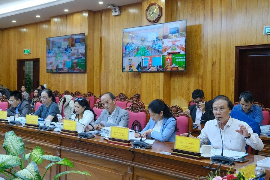 Các thành viên Hội đồng tham dự Cuộc họp. Các thành viên Hội đồng tham dự Cuộc họp.