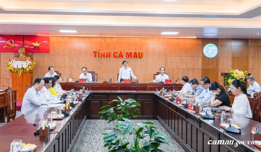 Tại hội nghị giao ban quý III năm 2026, ông Đặng Văn Dũng, Phó Bí thư Thường trực Tỉnh ủy Cà Mau, yêu cầu rà soát các nhiệm vụ trọng tâm quý IV, tập trung tháo gỡ khó khăn và đẩy nhanh tiến độ thực hiện các chương trình trọng điểm. Yêu Tại hội nghị giao ban quý III năm 2026, ông Đặng Văn Dũng, Phó Bí thư Thường trực Tỉnh ủy Cà Mau, yêu cầu rà soát các nhiệm vụ trọng tâm quý IV, tập trung tháo gỡ khó khăn và đẩy nhanh tiến độ thực hiện các chương trình trọng điểm. Yêu