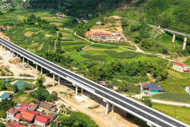 Tuyến cao tốc Hữu Nghị - Chi Lăng v&agrave; Đồng Đăng - Tr&agrave; Lĩnh c&oacute; vai tr&ograve; quan trọng trong việc kết nối c&aacute;c tỉnh bi&ecirc;n giới ph&iacute;a Bắc với Thủ đ&ocirc; H&agrave; Nội