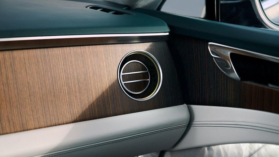 Ốp gỗ Ombre Walnut v&agrave; cửa gi&oacute; tr&ecirc;n Torcal thể hiện sự kết hợp giữa ho&agrave;n thiện thủ c&ocirc;ng v&agrave; thiết kế mới