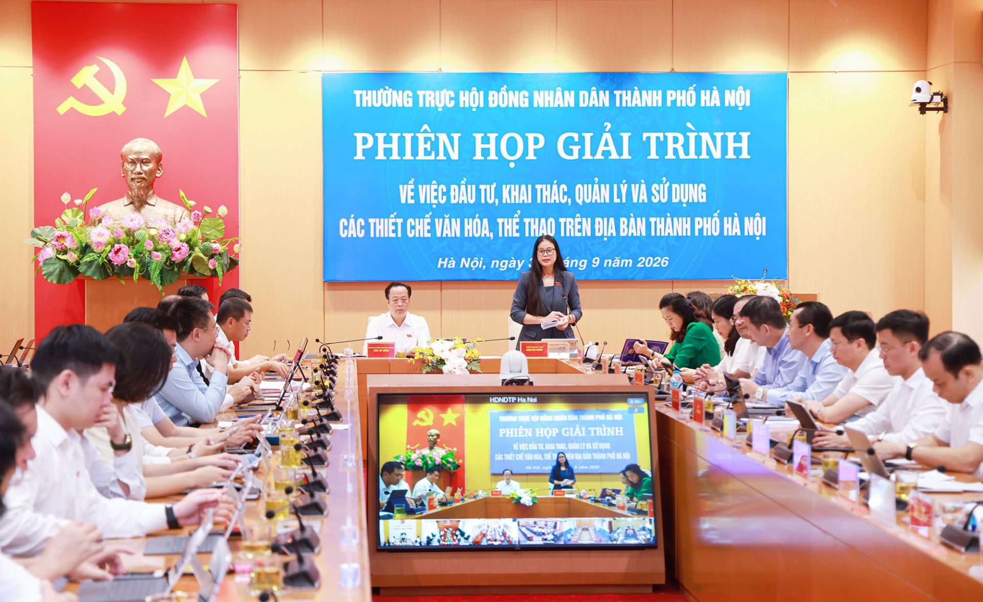 To&agrave;n cảnh phi&ecirc;n họp.