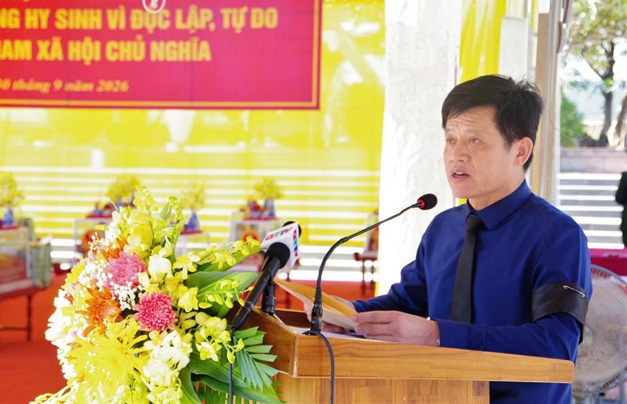 Phó Chủ tịch UBND tỉnh, Trưởng ban Chỉ đạo 515 tỉnh Quảng Trị Lê Văn Bảo trình bày điếu văn tại buổi lễ Phó Chủ tịch UBND tỉnh, Trưởng ban Chỉ đạo 515 tỉnh Quảng Trị Lê Văn Bảo trình bày điếu văn tại buổi lễ