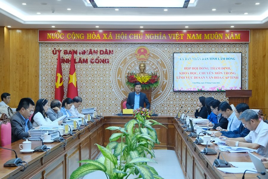 Tỉnh ủy viên, Phó Chủ tịch UBND tỉnh Đinh Văn Tuấn chủ trì cuộc họp. (Ảnh: Cổng TT Lâm Đồng) Tỉnh ủy viên, Phó Chủ tịch UBND tỉnh Đinh Văn Tuấn chủ trì cuộc họp. (Ảnh: Cổng TT Lâm Đồng)