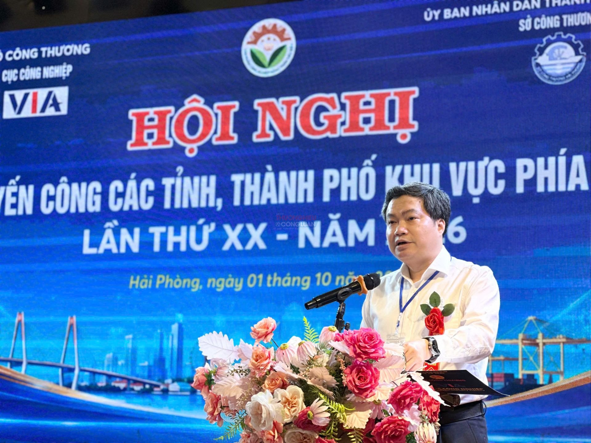 Đồng chí Trần Việt Hòa, Cục trưởng Cục trưởng Cục Công nghiệp - Bộ Công Thương phát biểu tại hội nghị. Đồng chí Trần Việt Hòa, Cục trưởng Cục trưởng Cục Công nghiệp - Bộ Công Thương phát biểu tại hội nghị.