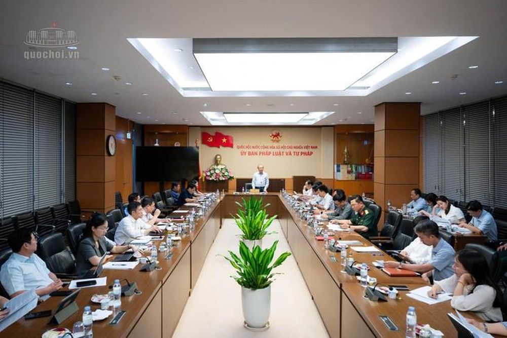 Thường trực Ủy ban Ph&aacute;p luật v&agrave; Tư ph&aacute;p tổ chức Phi&ecirc;n họp. Ảnh: Media Quốc hội
