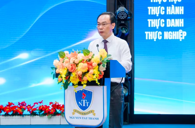 Bộ trưởng Bộ GD&ĐT Hoàng Minh Sơn phát biểu khai mạc Hội nghị Giáo dục đại học năm 2026. Bộ trưởng Bộ GD&ĐT Hoàng Minh Sơn phát biểu khai mạc Hội nghị Giáo dục đại học năm 2026.