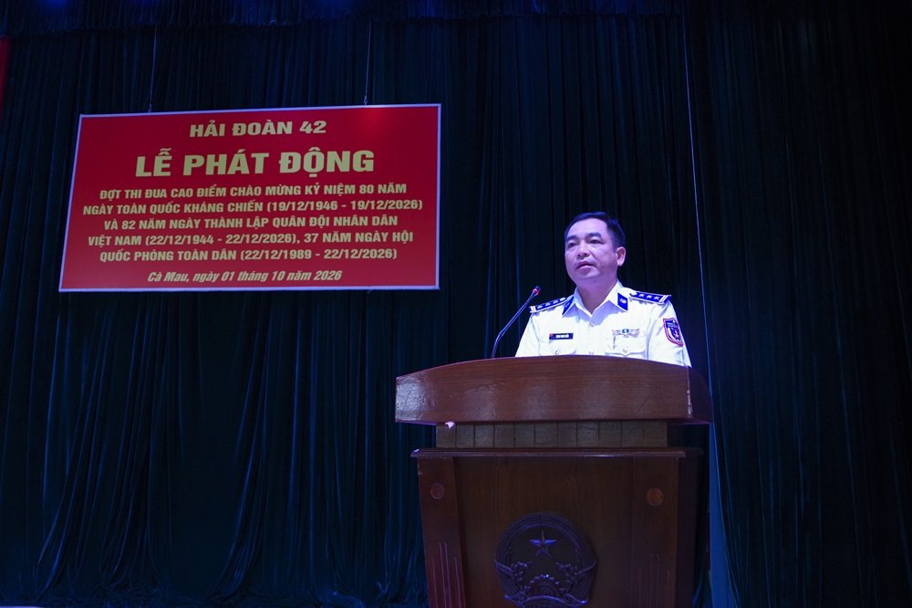Thượng t&aacute; Trịnh Minh Hiển, B&iacute; thư Đảng ủy, Ch&iacute;nh ủy, Hải đo&agrave;n 42 ph&aacute;t biểu tại lễ ph&aacute;t động