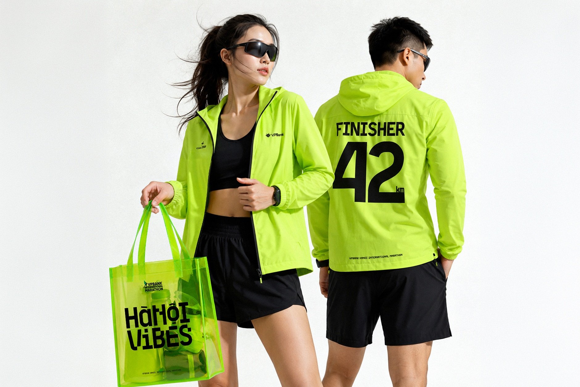 Áo khoác dành cho Finisher lần đầu xuất hiện tại VPBank Hanoi International Marathon. Áo khoác dành cho Finisher lần đầu xuất hiện tại VPBank Hanoi International Marathon.