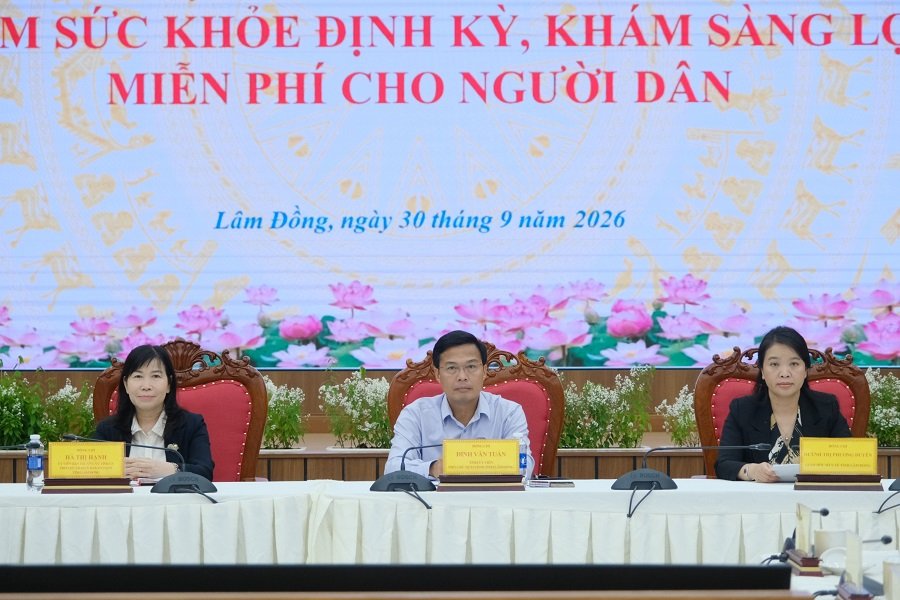 Các đồng chí chủ trì lễ phát động. Các đồng chí chủ trì lễ phát động.