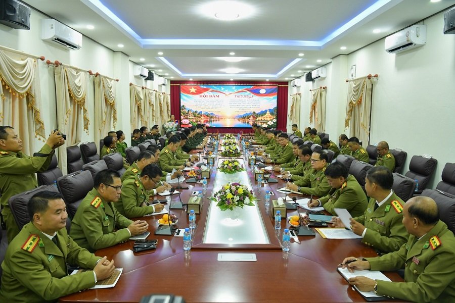 To&agrave;n ảnh hội đ&agrave;m