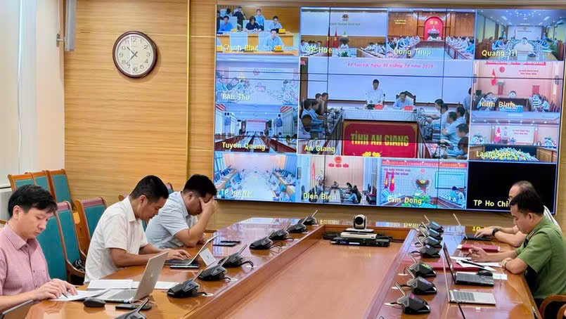 Phi&ecirc;n họp được kết nối trực tuyến đến điểm cầu c&aacute;c tỉnh, th&agrave;nh tr&ecirc;n cả nước