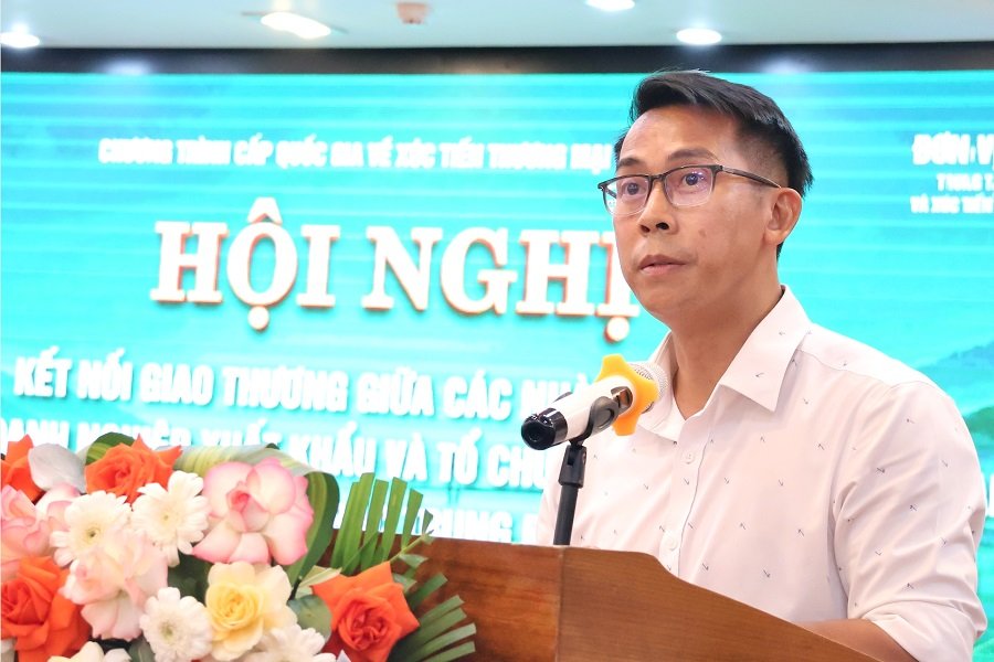 Ông Nguyễn Văn Huy Giám đốc Siêu thị Co.opmart Hà Tĩnh chia sẻ tại hội nghị Ông Nguyễn Văn Huy Giám đốc Siêu thị Co.opmart Hà Tĩnh chia sẻ tại hội nghị