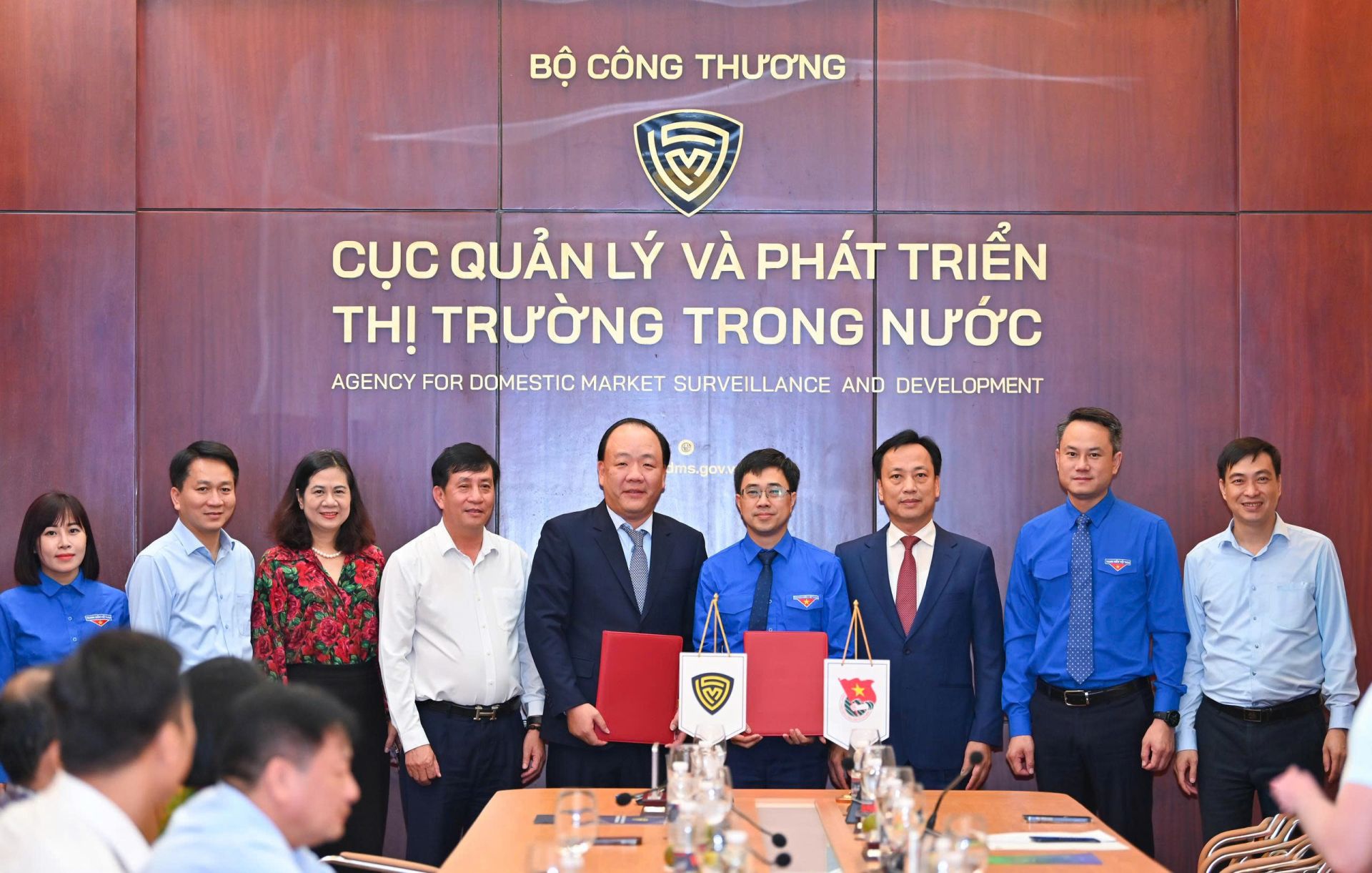 Đại diện c&aacute;c đơn vị tham dự lễ k&yacute; kết