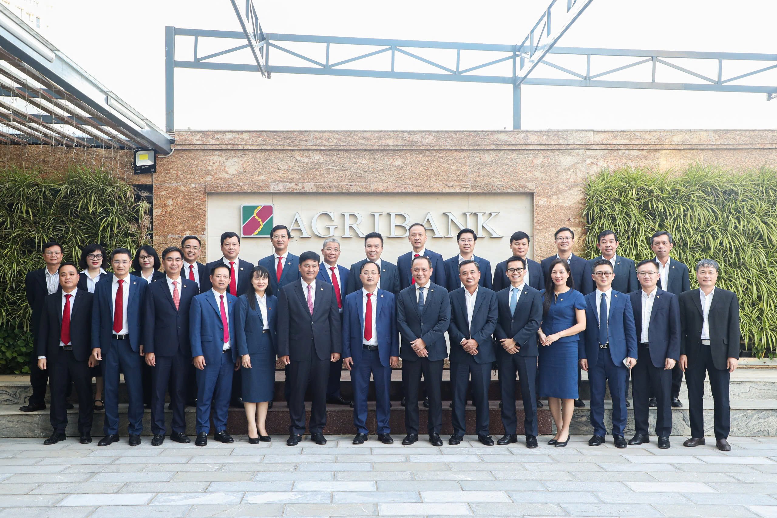 Các đại biểu của hai đơn vị chụp ảnh lưu niệm tại Lễ ký kết Các đại biểu của hai đơn vị chụp ảnh lưu niệm tại Lễ ký kết
