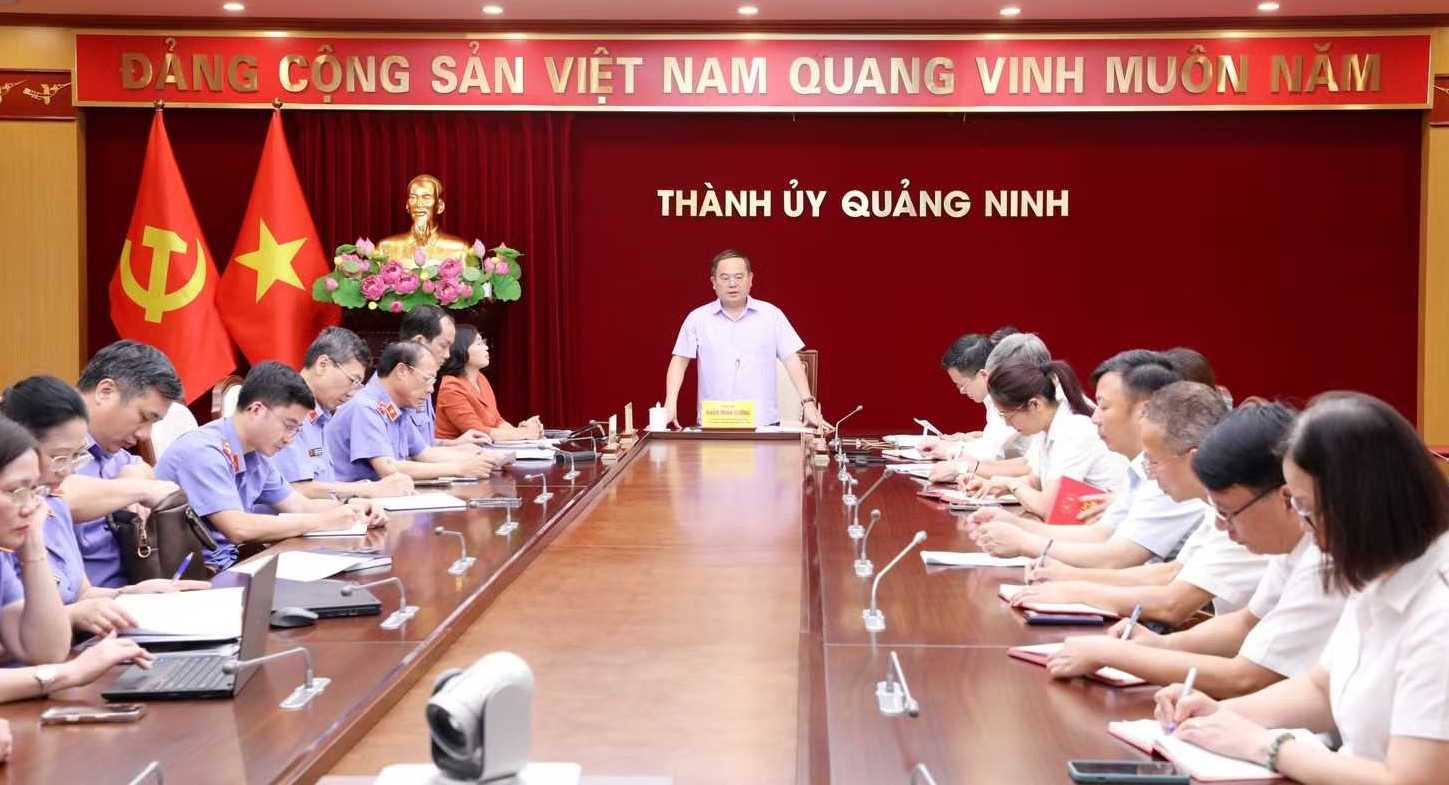 &Ocirc;ng Quản Minh Cường, Ủy vi&ecirc;n Trung ương Đảng, B&iacute; thư Th&agrave;nh ủy Quảng Ninh, Trưởng Đo&agrave;n ĐBQH th&agrave;nh phố, ph&aacute;t biểu tại buổi l&agrave;m việc