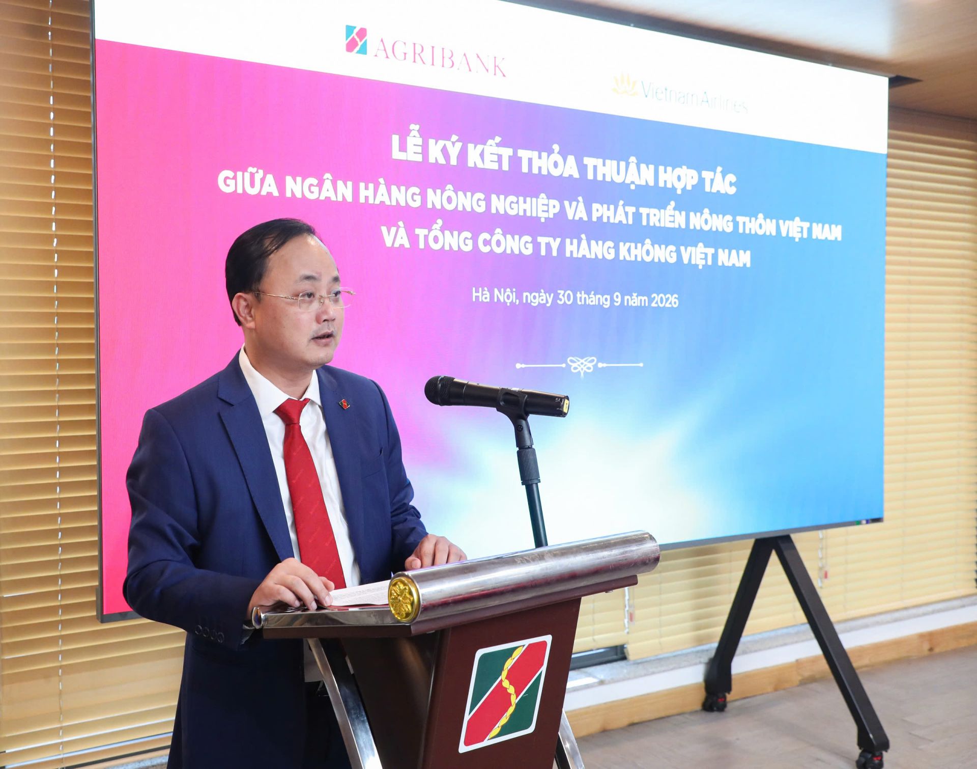 Ông Tô Huy Vũ - Bí thư Đảng ủy, Chủ tịch Hội đồng thành viên Agribank phát biểu tại Lễ ký kết Ông Tô Huy Vũ - Bí thư Đảng ủy, Chủ tịch Hội đồng thành viên Agribank phát biểu tại Lễ ký kết