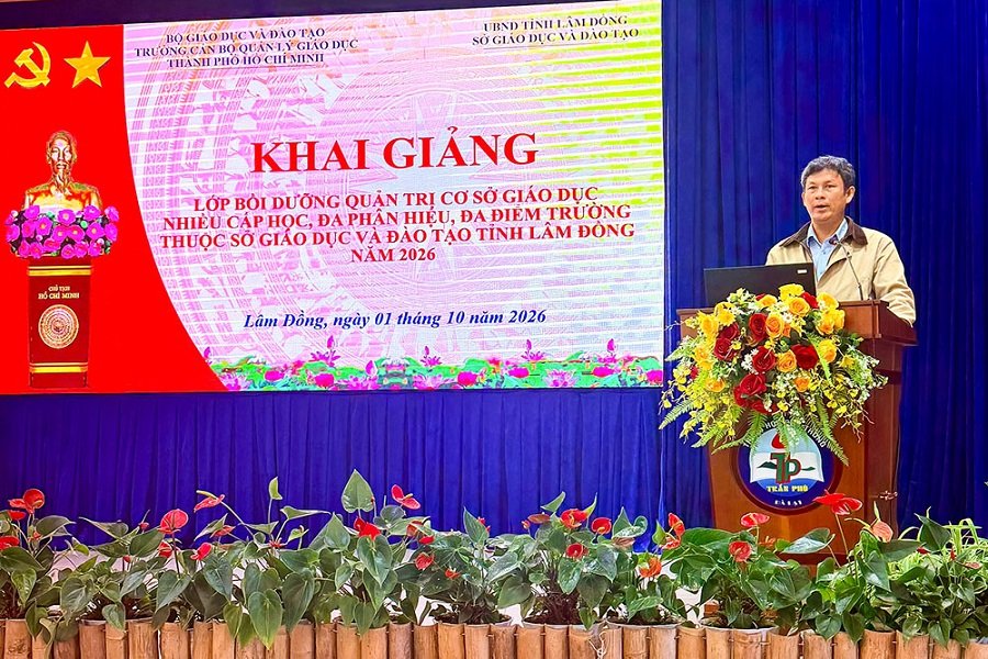 Ông Huỳnh Văn Hiếu, Trưởng phòng Tổ chức cán bộ, Sở Giáo dục và Đào tạo quán triệt các nội dung trọng tâm của lớp bồi dưỡng, đồng thời định hướng yêu cầu học tập đối với các học viên. Ông Huỳnh Văn Hiếu, Trưởng phòng Tổ chức cán bộ, Sở Giáo dục và Đào tạo quán triệt các nội dung trọng tâm của lớp bồi dưỡng, đồng thời định hướng yêu cầu học tập đối với các học viên.