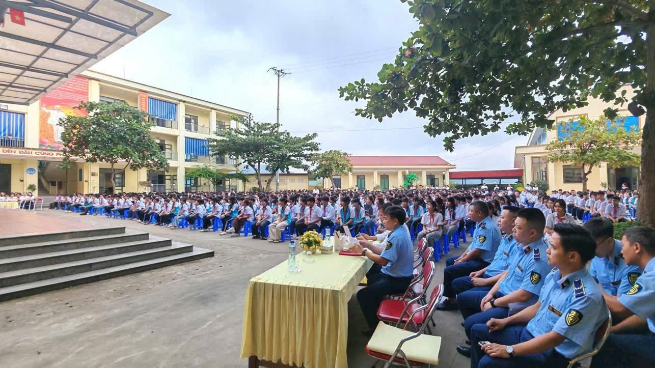 Quang cảnh buổi tuy&ecirc;n truyền