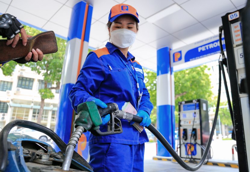 Theo Cục Hải quan, thời hạn áp dụng thuế nhập khẩu ưu đãi, thuế bảo vệ môi trường và thuế giá trị gia tăng (GTGT) đối với xăng, dầu, nguyên liệu sản xuất xăng, dầu và nhiên liệu bay đến hết ngày 31/12/2026. Ảnh: customs.gov.vn Theo Cục Hải quan, thời hạn áp dụng thuế nhập khẩu ưu đãi, thuế bảo vệ môi trường và thuế giá trị gia tăng (GTGT) đối với xăng, dầu, nguyên liệu sản xuất xăng, dầu và nhiên liệu bay đến hết ngày 31/12/2026. Ảnh: customs.gov.vn