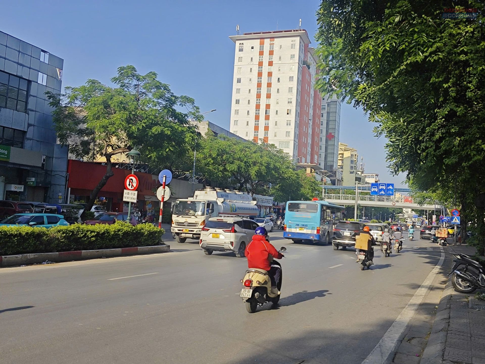 Thời tiết phân hóa rõ giữa các khu vực, miền Bắc và Trung Bộ tăng nhiệt trong khi Nam Bộ tiếp tục có mưa dông, cục bộ mưa to. Thời tiết phân hóa rõ giữa các khu vực, miền Bắc và Trung Bộ tăng nhiệt trong khi Nam Bộ tiếp tục có mưa dông, cục bộ mưa to.