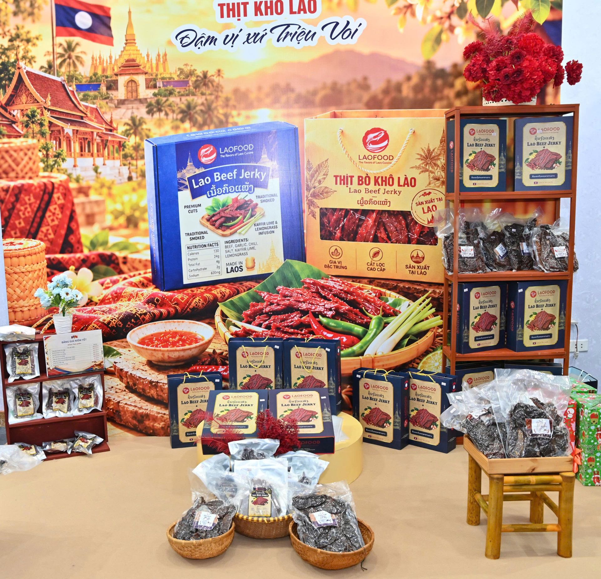 Sản phẩm đặc trưng của Lào như: gạo nếp Yodsam, Champahom; thịt trâu Laofood, thịt bò Deejai đến chè cổ thụ Lanxiang... Sản phẩm đặc trưng của Lào như: gạo nếp Yodsam, Champahom; thịt trâu Laofood, thịt bò Deejai đến chè cổ thụ Lanxiang...
