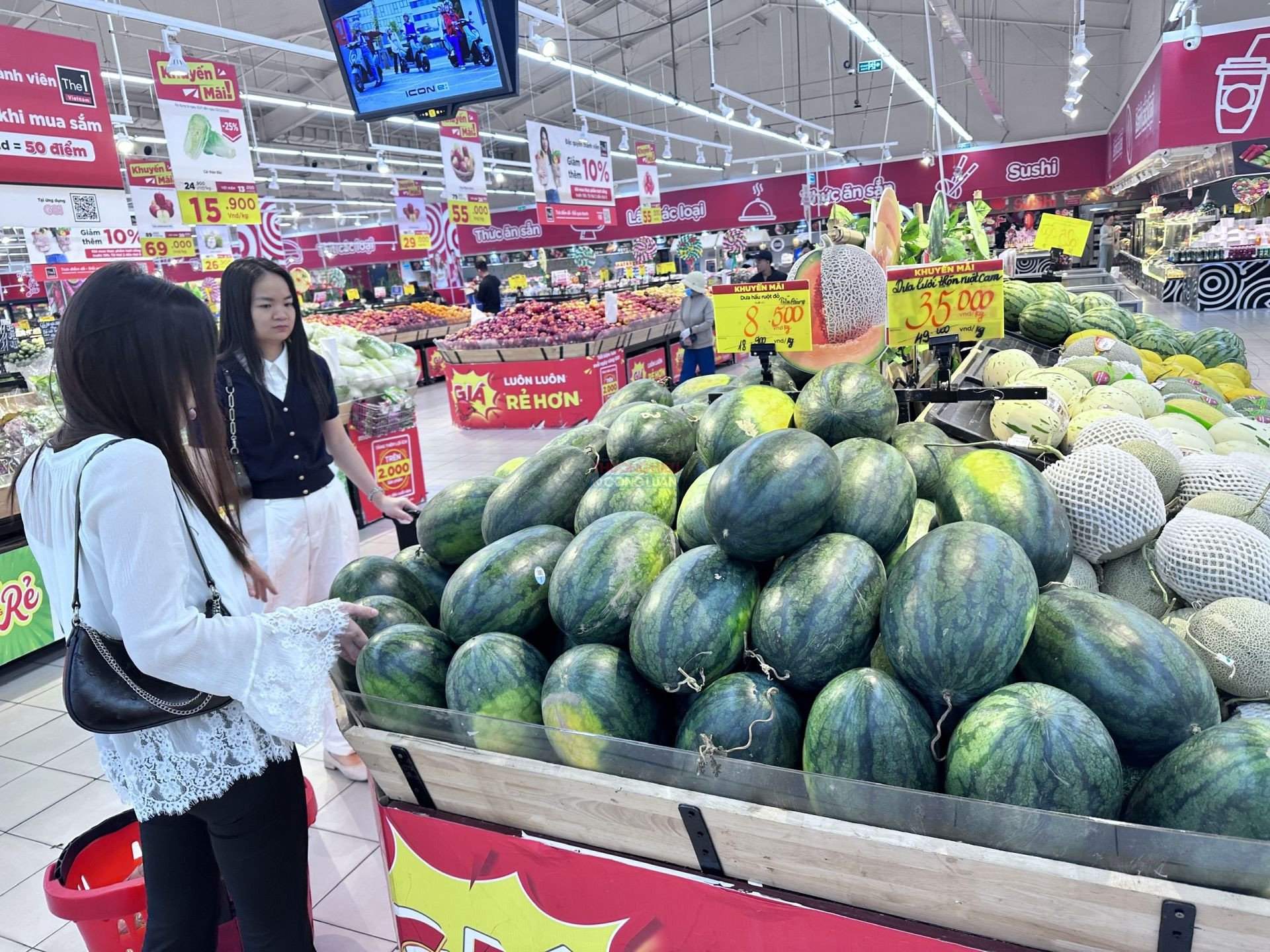 Sức mua trong nước phục hồi, doanh thu bán lẻ hàng hóa và dịch vụ tiêu dùng 9 tháng tăng 13,4% so với cùng kỳ năm trước. Sức mua trong nước phục hồi, doanh thu bán lẻ hàng hóa và dịch vụ tiêu dùng 9 tháng tăng 13,4% so với cùng kỳ năm trước.