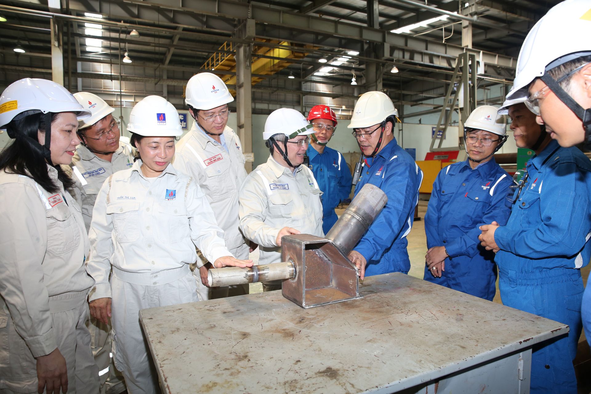 Ban l&atilde;nh đạo BSR thăm, động vi&ecirc;n c&aacute;c đội thi h&agrave;n