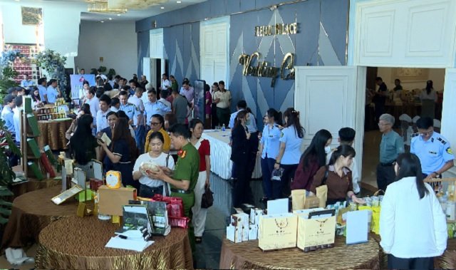 Một góc trưng bày các sẩn phẩm OCOP của Gia Lai. Ảnh: N.T.M.Trang Một góc trưng bày các sẩn phẩm OCOP của Gia Lai. Ảnh: N.T.M.Trang