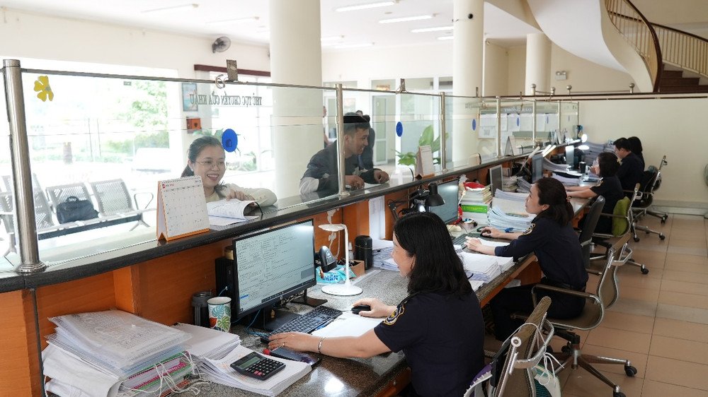Hoạt động nghiệp vụ của công chức Chi cục Hải quan khu vực XIV. Ảnh: kv14.customs.gov.vn Hoạt động nghiệp vụ của công chức Chi cục Hải quan khu vực XIV. Ảnh: kv14.customs.gov.vn