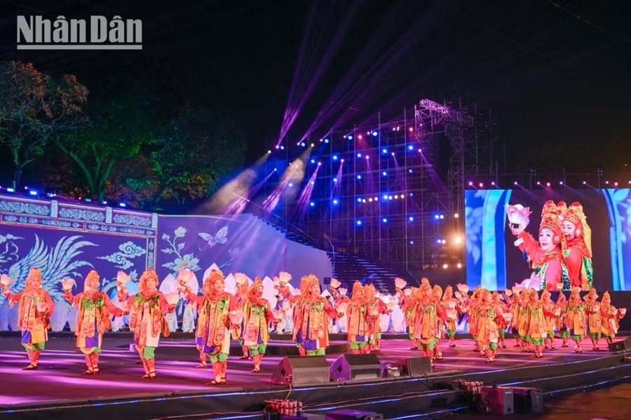 Khai mạc “Lễ hội Văn hóa thế giới tại Hà Nội lần thứ hai” năm 2026, tối 1/10/2026 tại Hà Nội. (Ảnh MINH DUY) Khai mạc “Lễ hội Văn hóa thế giới tại Hà Nội lần thứ hai” năm 2026, tối 1/10/2026 tại Hà Nội. (Ảnh MINH DUY)